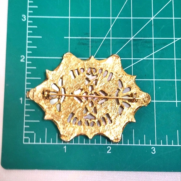 Vintage Mother of Pearl Iridescent Oval Brooch with Pearl Accents - Picture 6 of 10